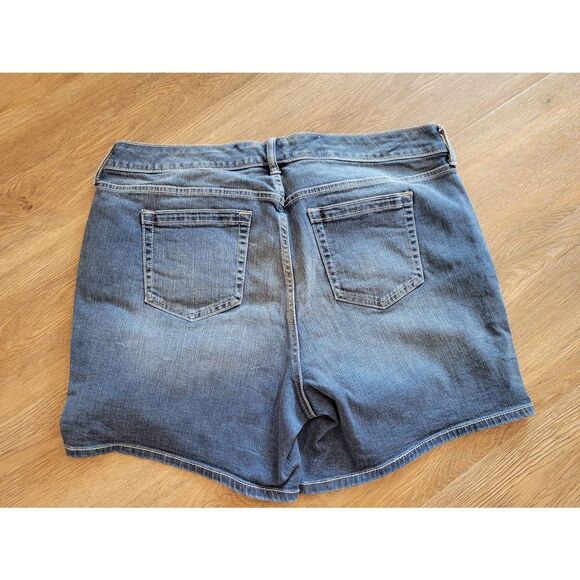 Torrid jean shorts denim size 16 stretchy womens - Picture 3 of 8